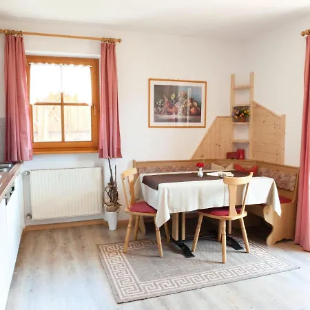 House Niedermunthof, Funes アパート *