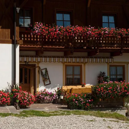 アパート House Niedermunthof, Funes